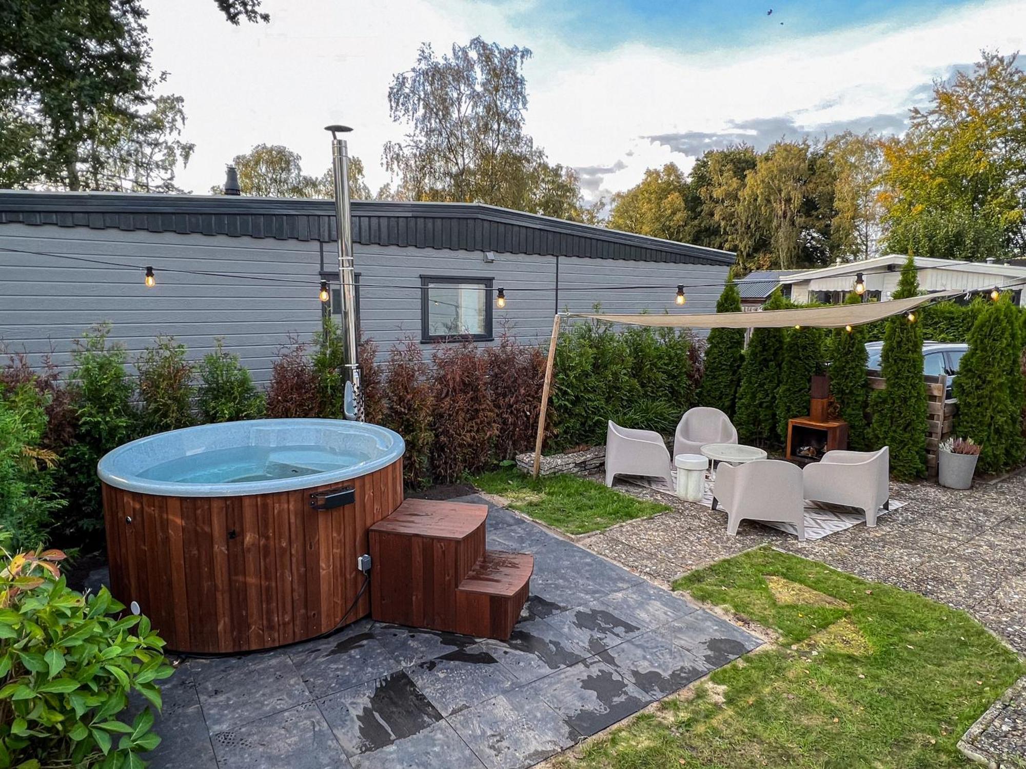 Bosrijk Chalet - Hottub - Veluwe Putten Bagian luar foto